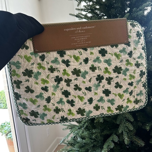 Cupcakes & Cashmere St Patrick’s day placemats quilted green shamrock gingham - Picture 1 of 8